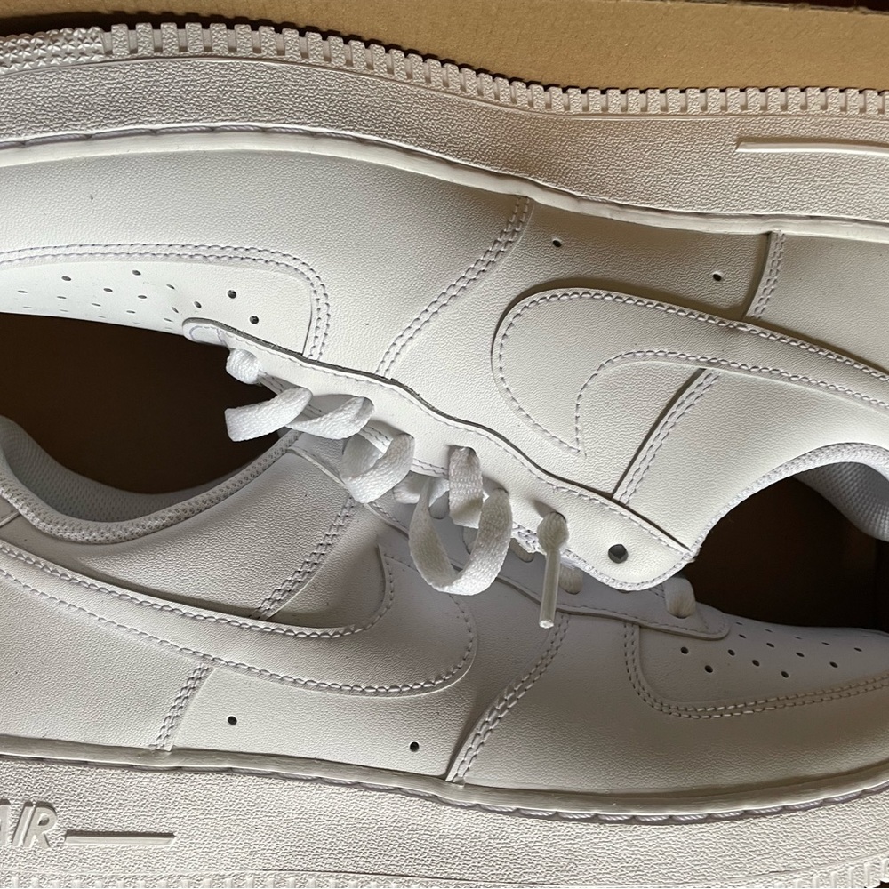 Nike Air Force 1 07 like new condition size 11